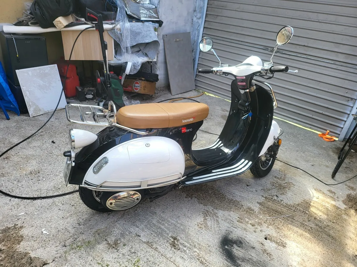 182 lexmoto milano retro scooter 125cc 4 stroke - Image 4