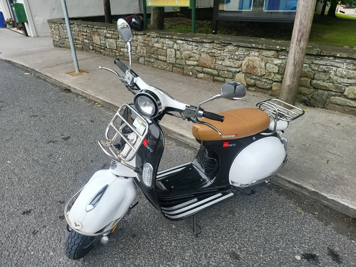 182 lexmoto milano retro scooter 125cc 4 stroke - Image 1