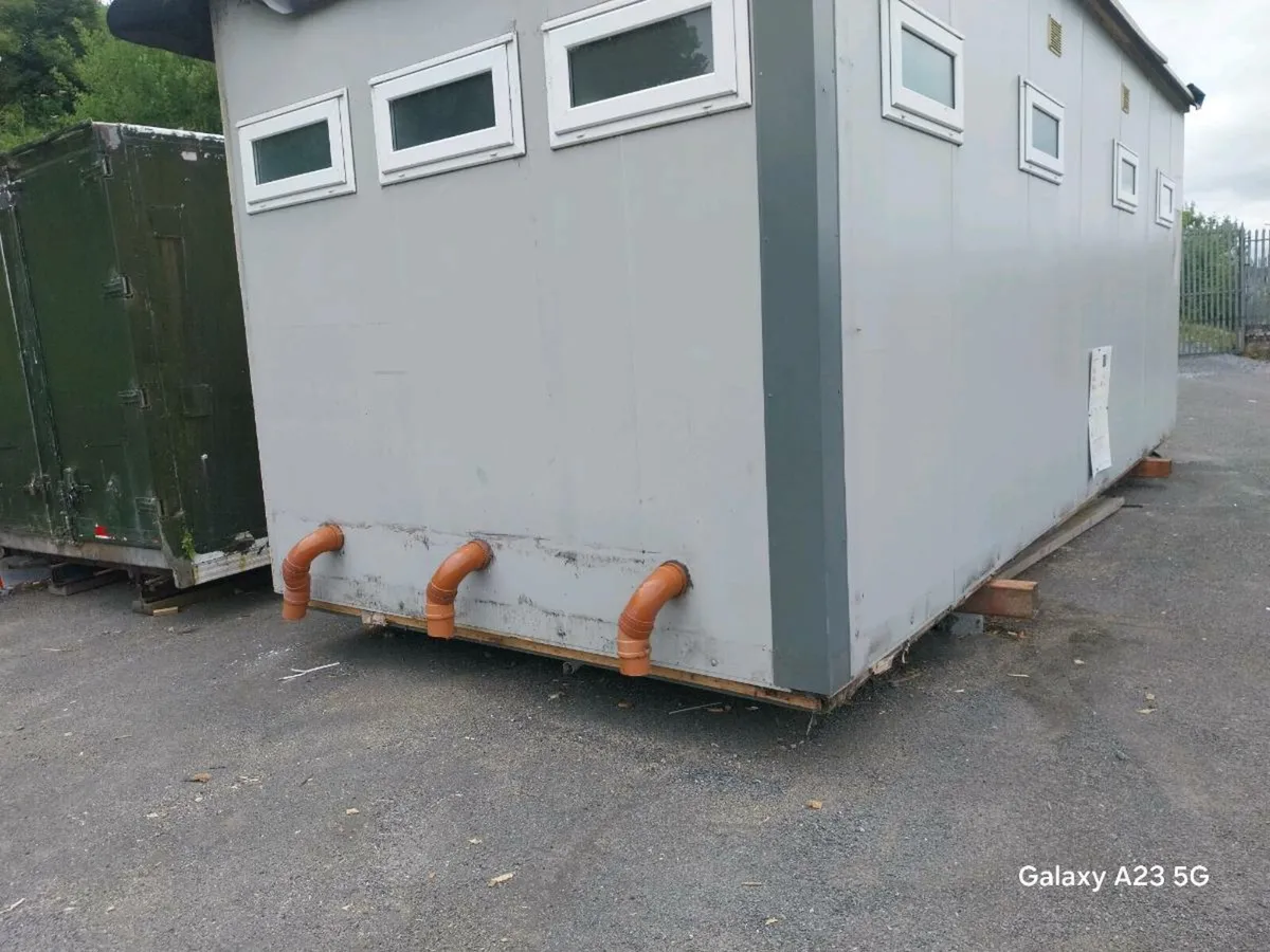 Double toilet block unit - Image 1