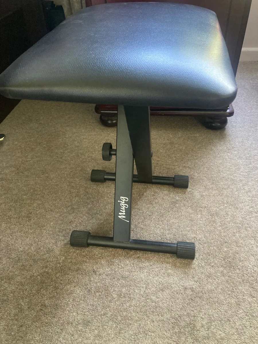 Keyboard bench - Image 1