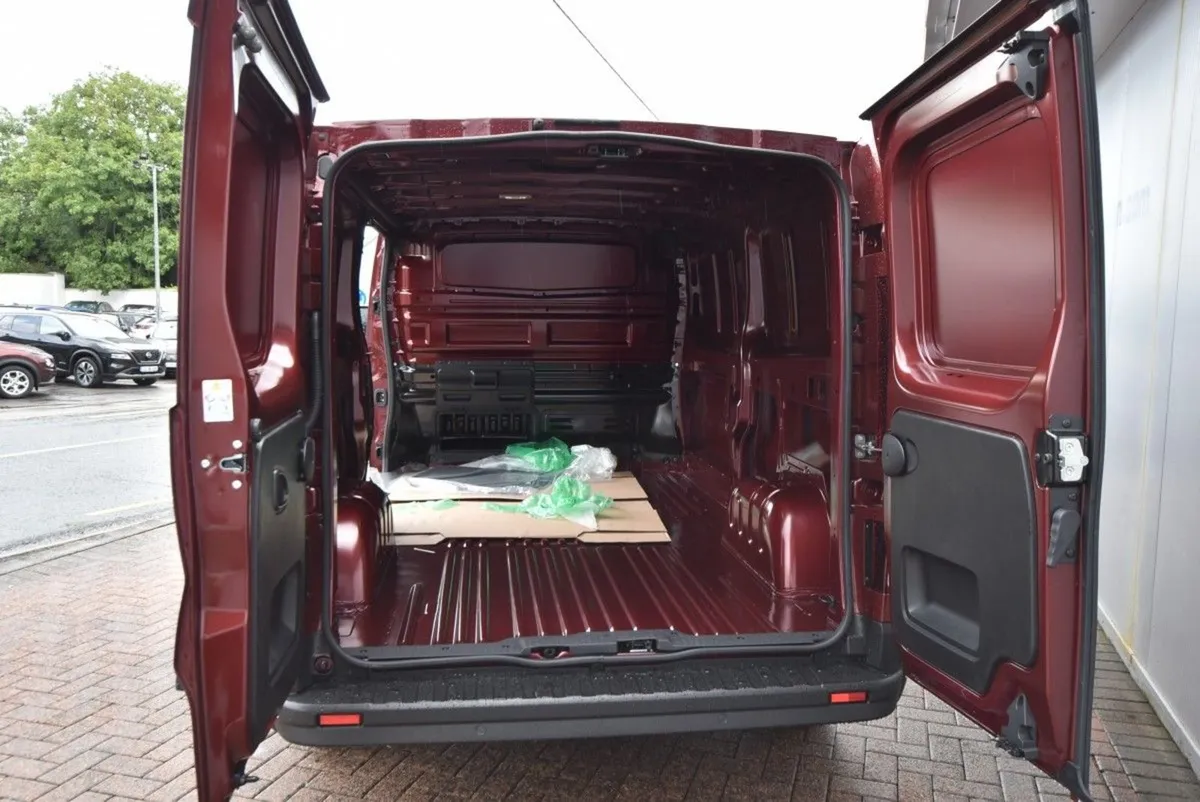 Nissan Primastar L2 H1 130 SV Premium - Image 4