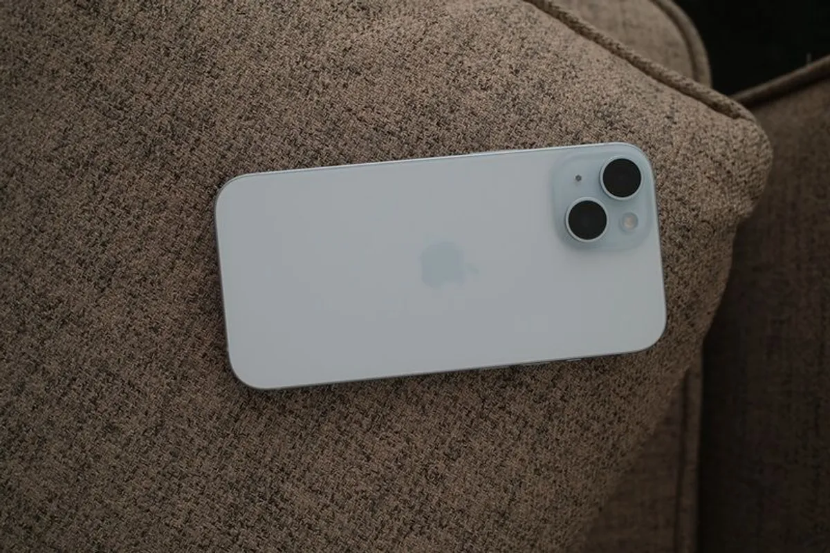 iPhone 15 (unlocked) 512GB, Blue (like new) - Image 2