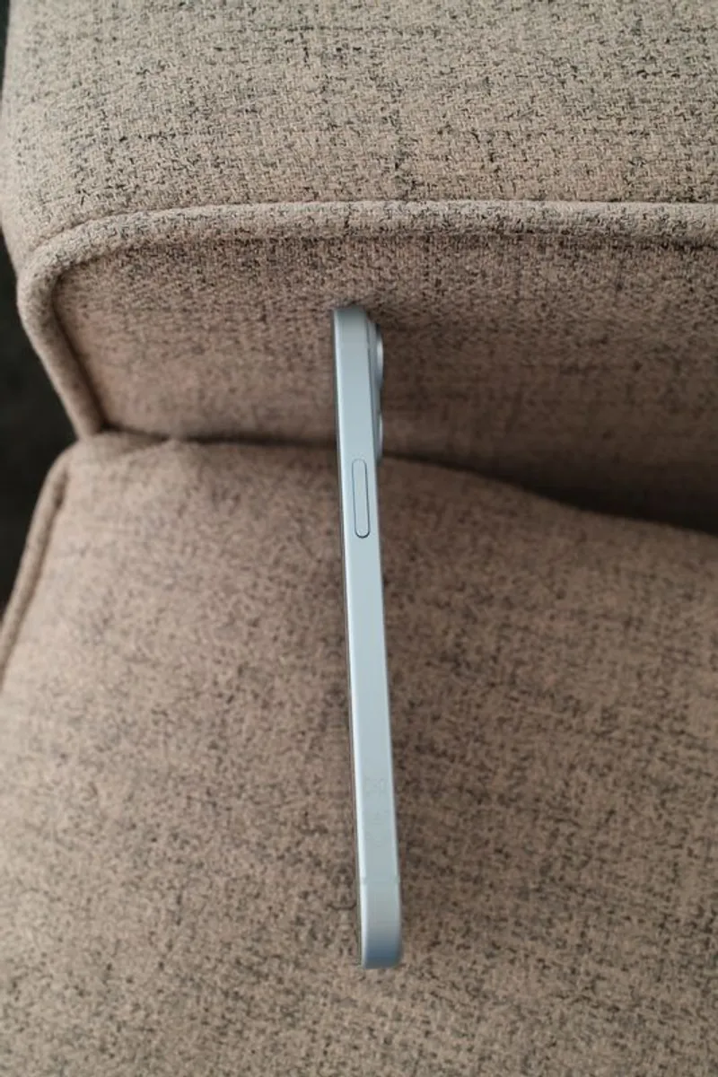 iPhone 15 (unlocked) 512GB, Blue (like new) - Image 4
