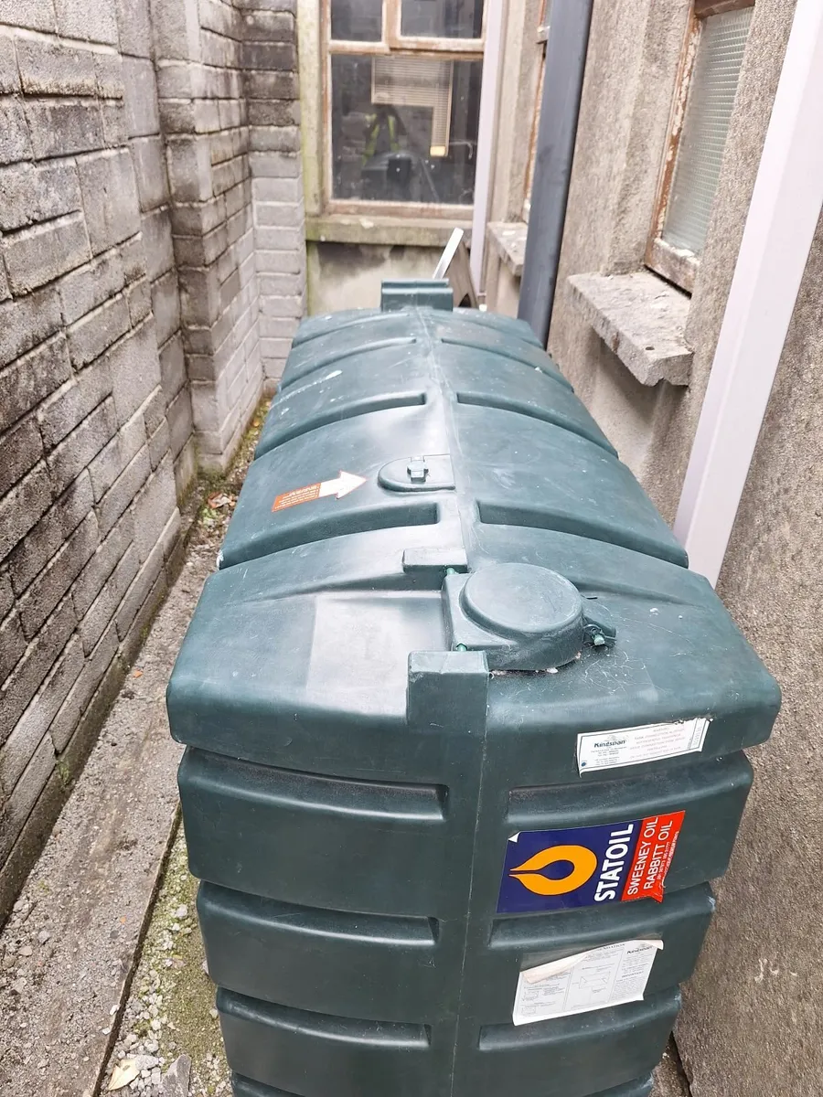 Oil tank - Image 1