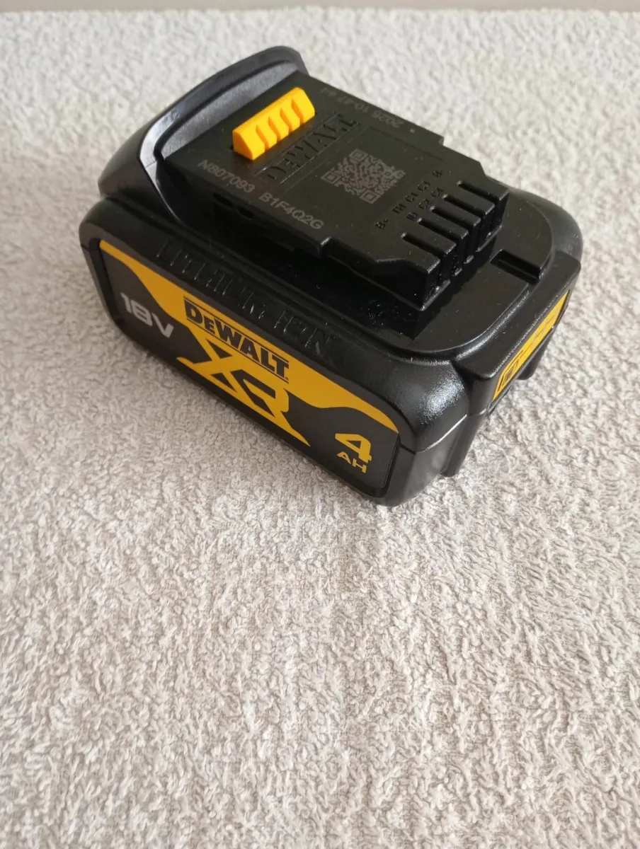 DeWalt Fast Charger and 4ah Battery (New) - Image 3