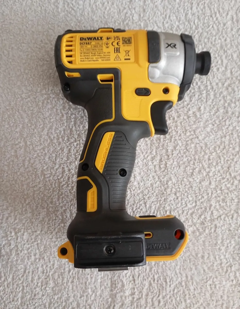 DeWalt DCF887 Impact Driver and 4ah Battery (New) - Image 2