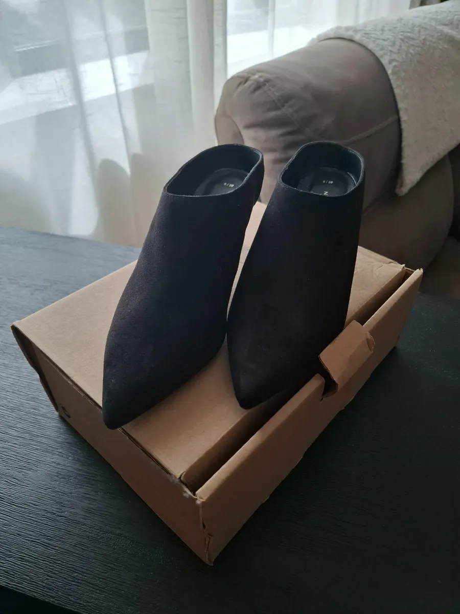 Ladies shoes - Image 1