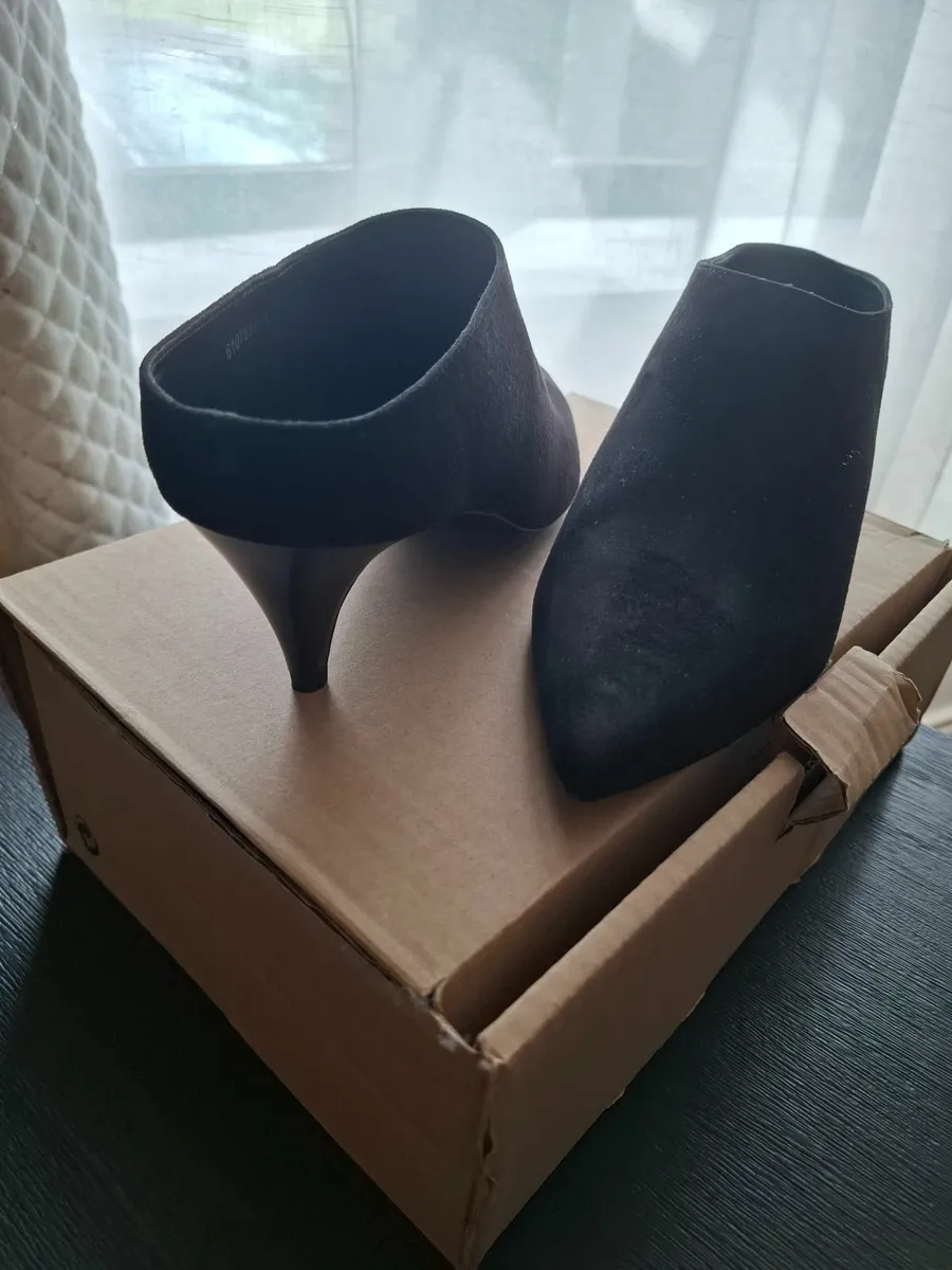 Ladies shoes - Image 2
