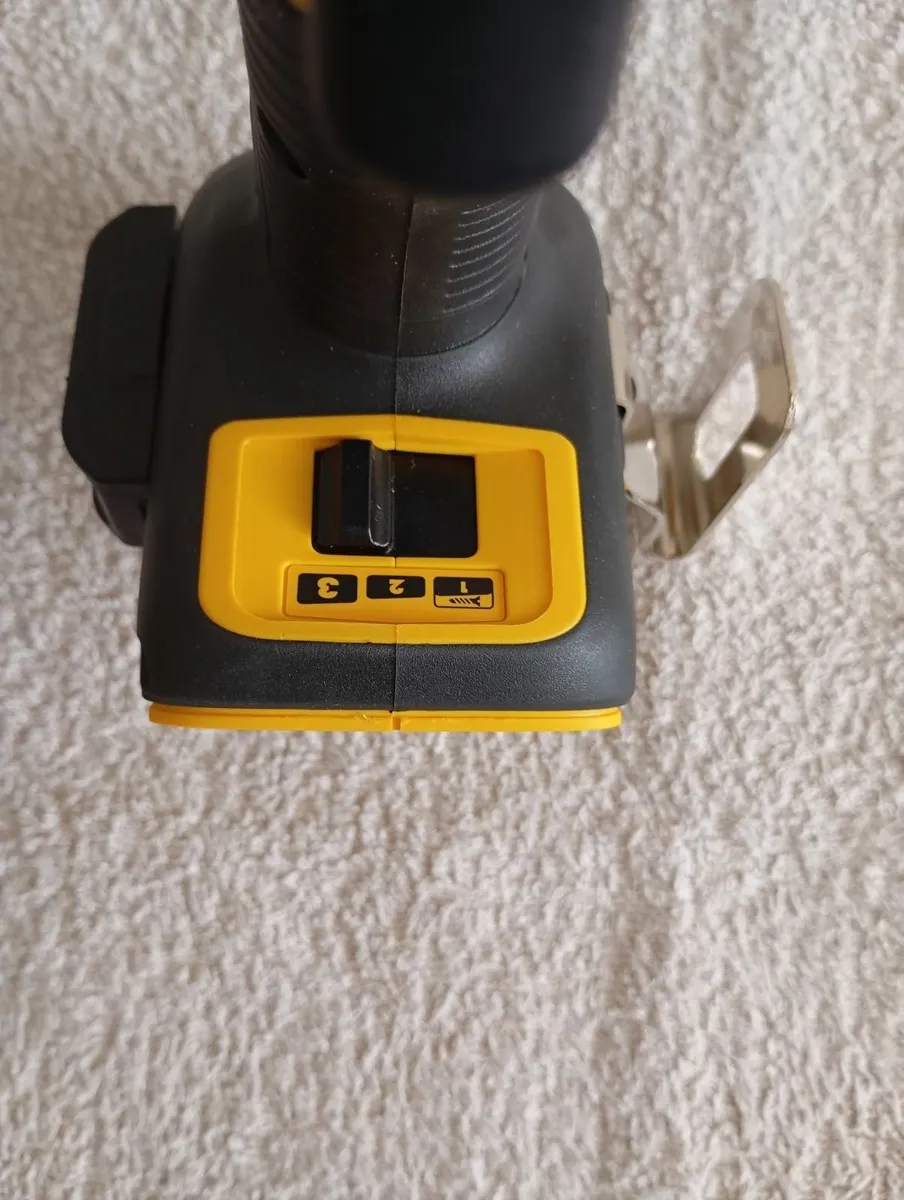 DeWalt DCF887 Impact Driver and 4ah Battery (New) - Image 3