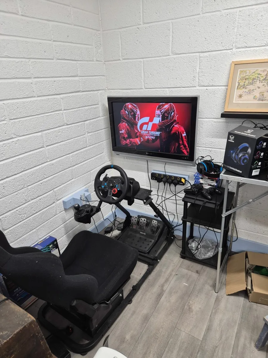 Racing Simulator Chair/Pedals/Gear Shift/PS4/TV - Image 1