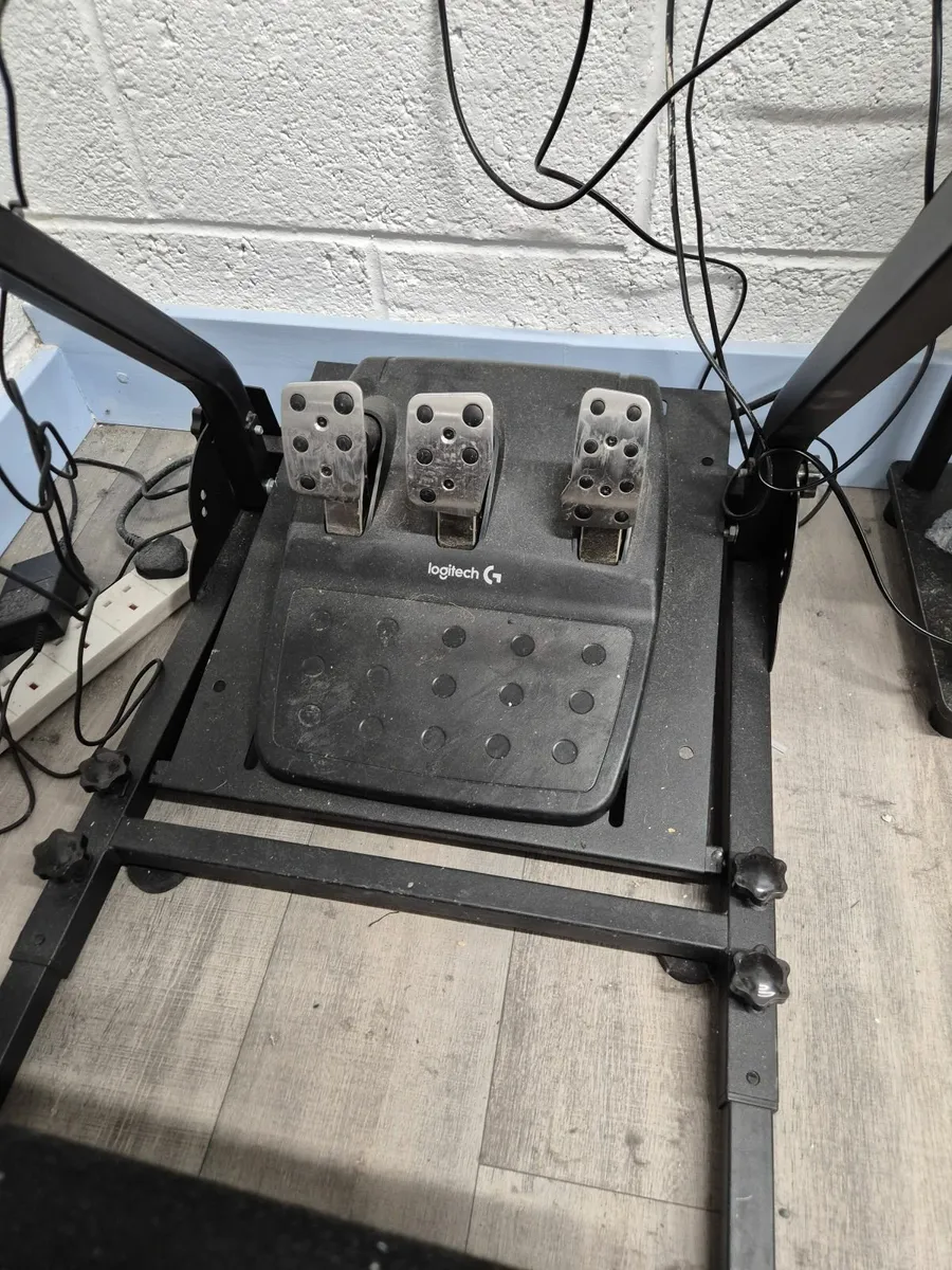 Racing Simulator Chair/Pedals/Gear Shift/PS4/TV - Image 4