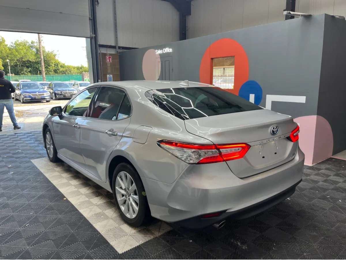 Toyota Camry TOYOTA CAMRY 2.5 HYBRID / ONLY 20k KM - Image 4