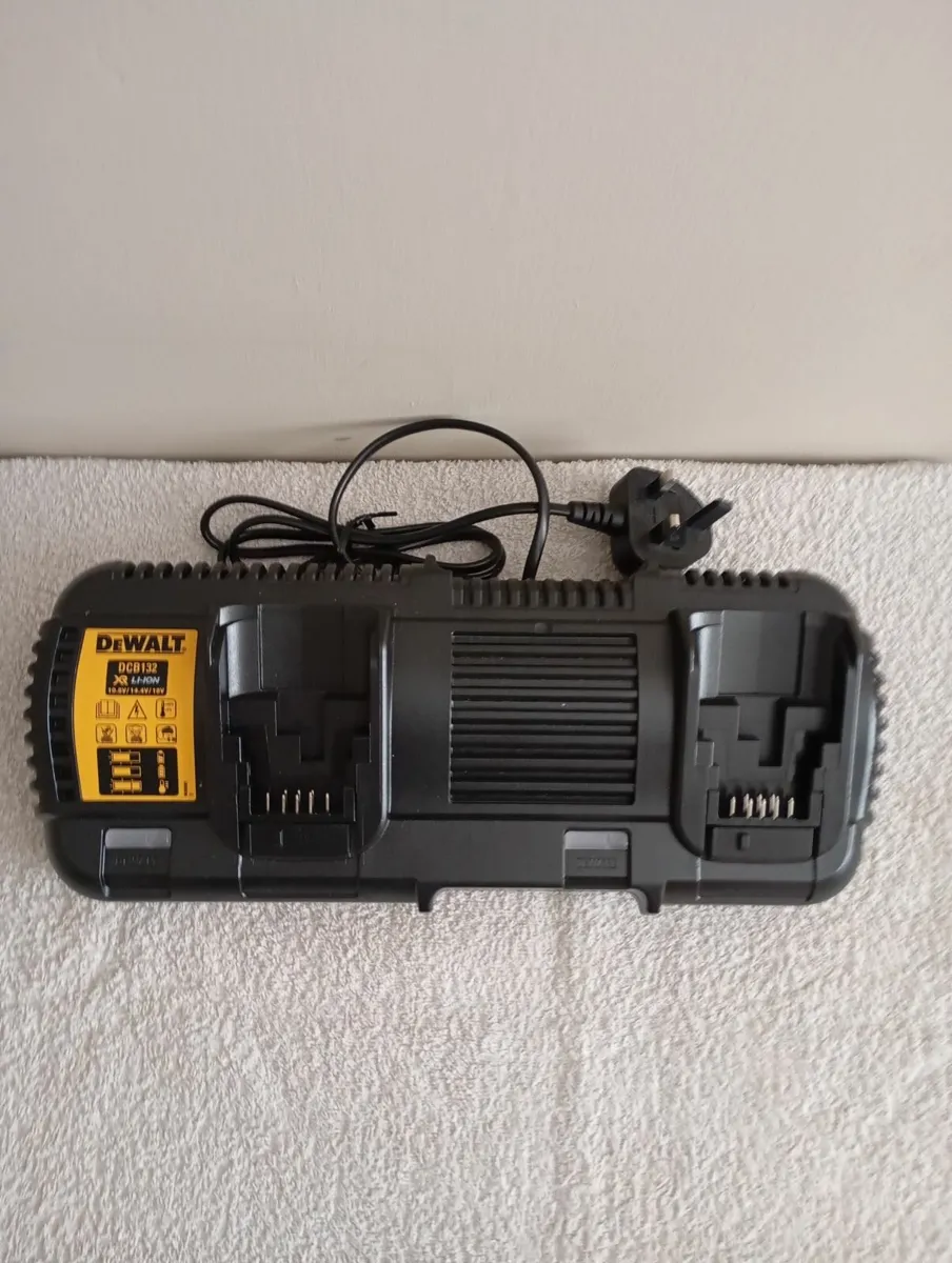 DeWalt Dual Charger and 4ah Batteries (New) - Image 2