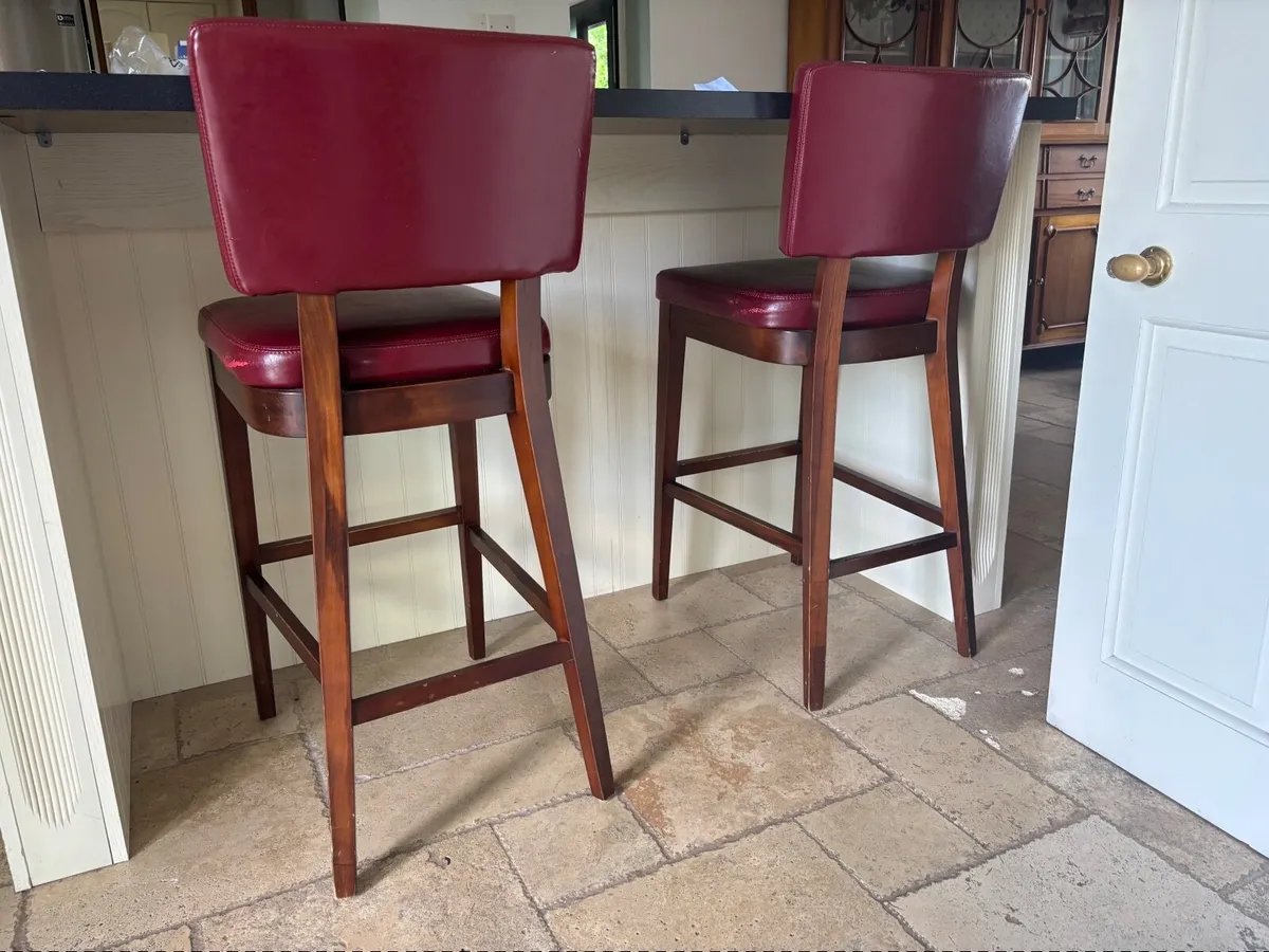 Red high stools - Image 2