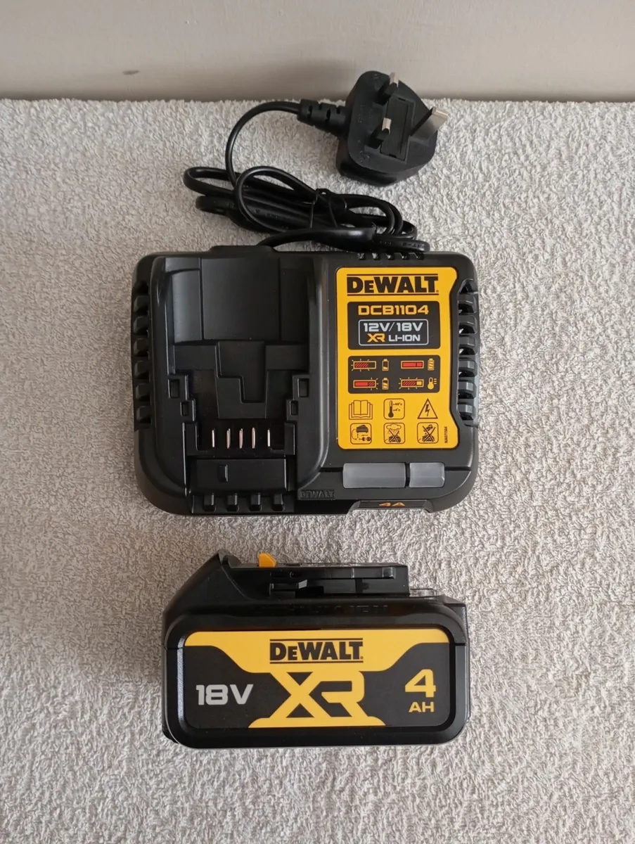 DeWalt dcb1104 Charger and 4ah Battery (New) - Image 1
