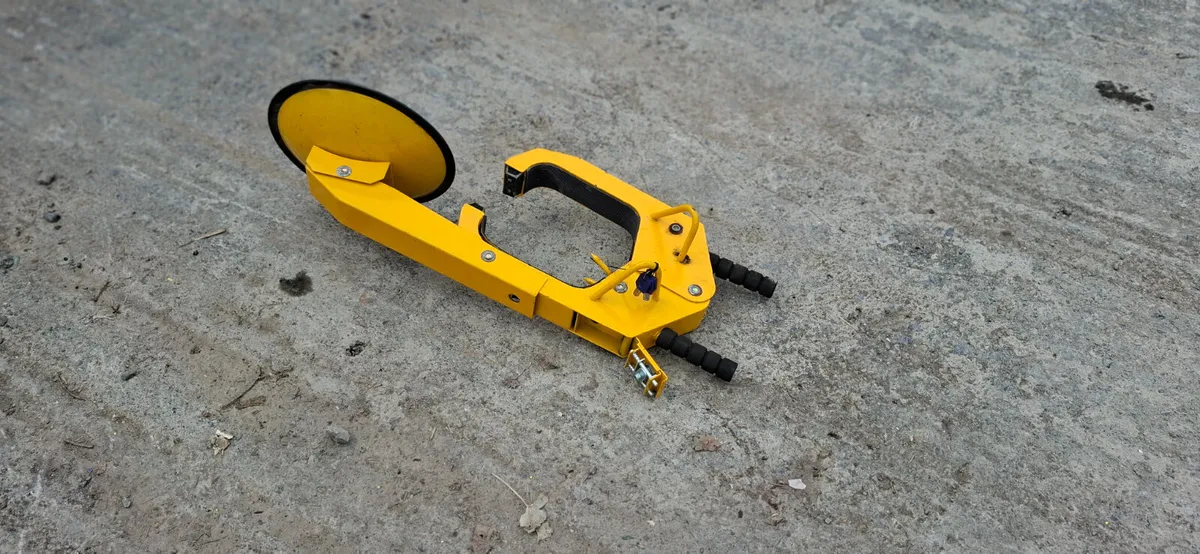 Heavy-Duty Wheel Clamp – Ultimate Theft Deterrent - Image 1