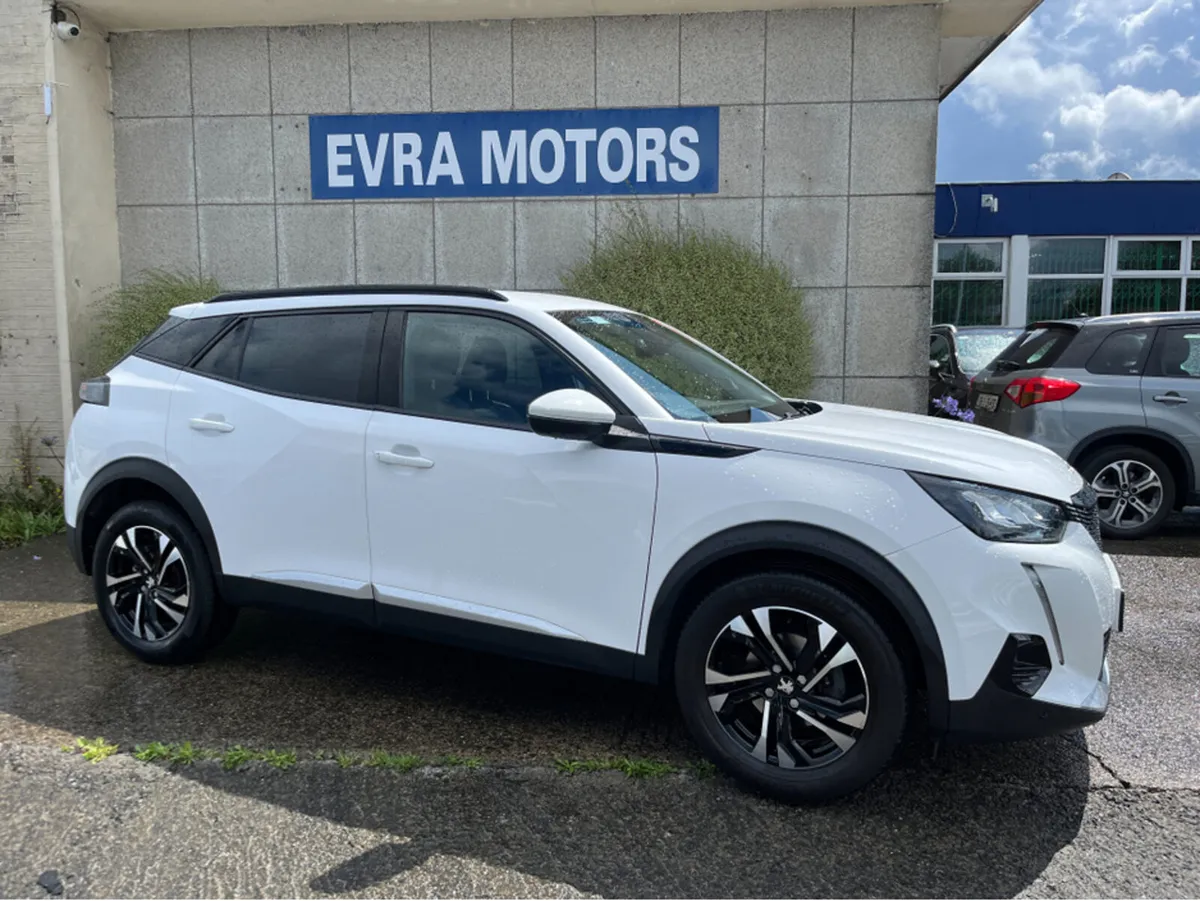 Peugeot 2008 ALLURE 1.2 PETROL //LOW MILES// - Image 2