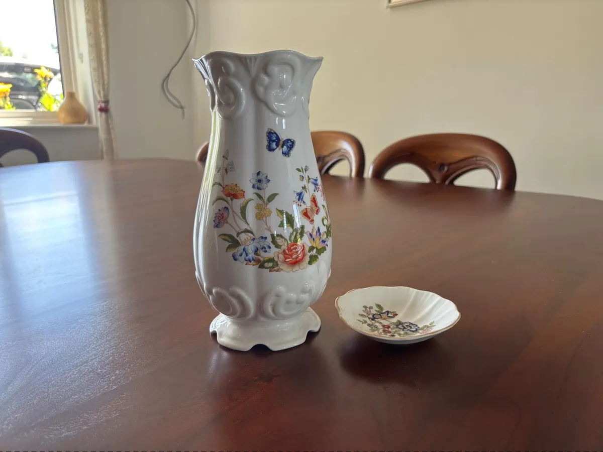 White Aynsley flower vase - Image 1
