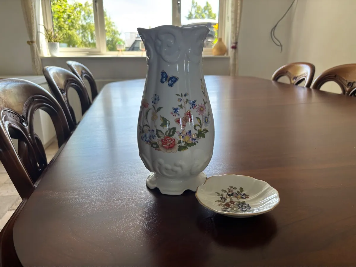 White Aynsley flower vase - Image 2
