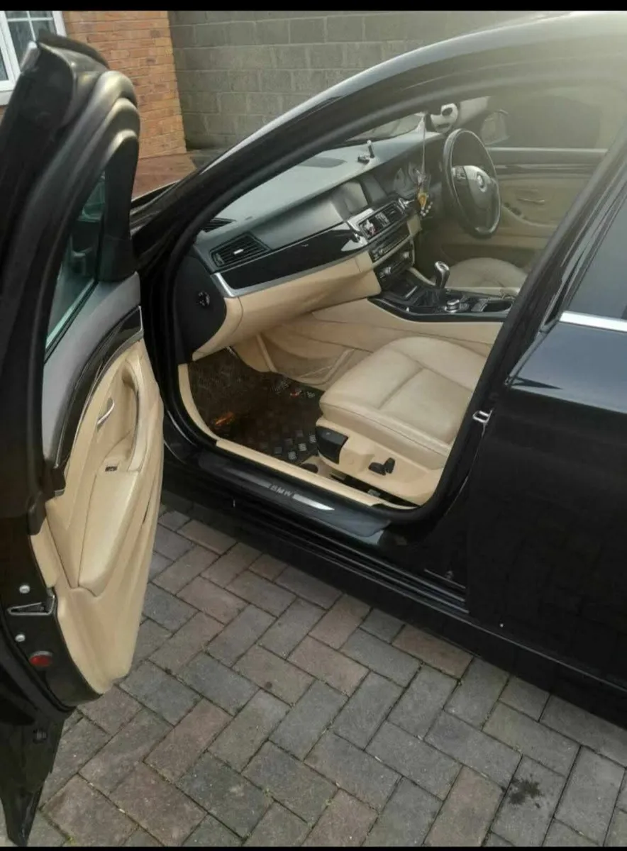BMW 5-Series 2011 - Image 1