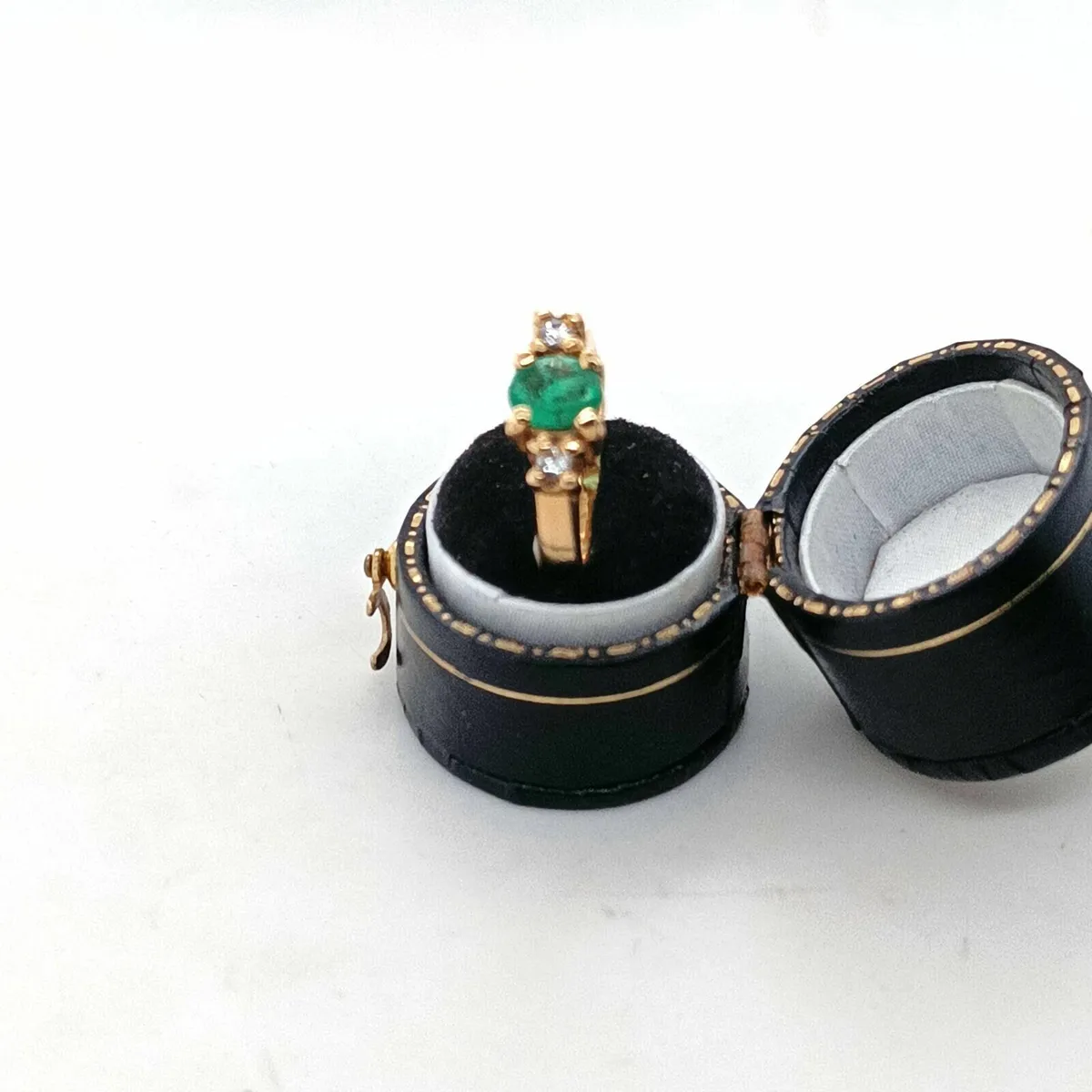 18k Yellow Gold Emerald & Diamond Ring - Image 4