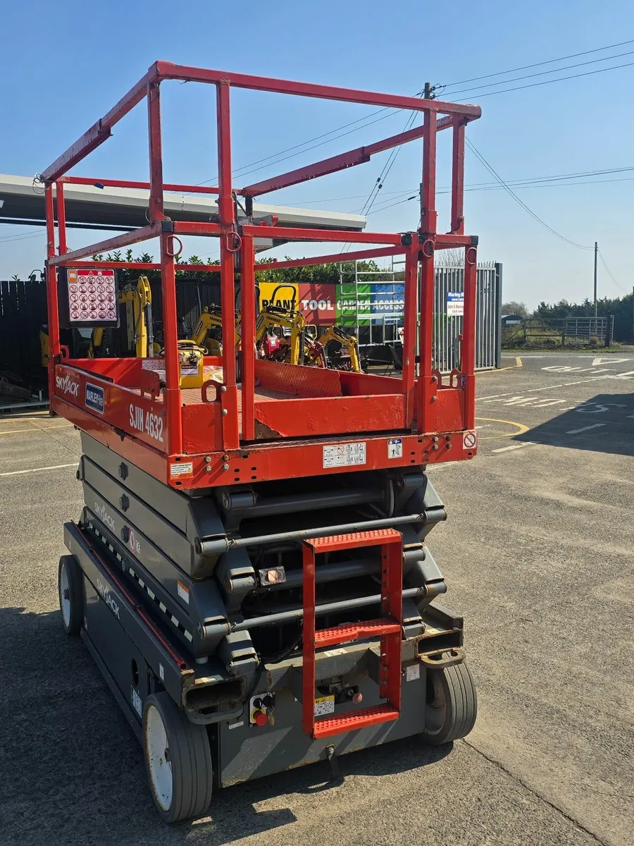 Skyjack 32 foot scissor Lift - Image 4