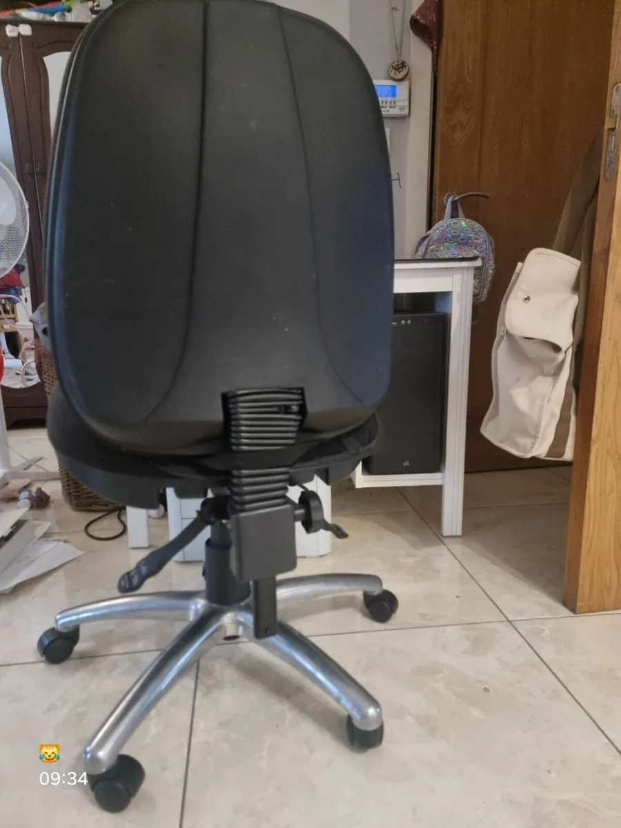 Gaming PC + Desk & Chair - Image 3