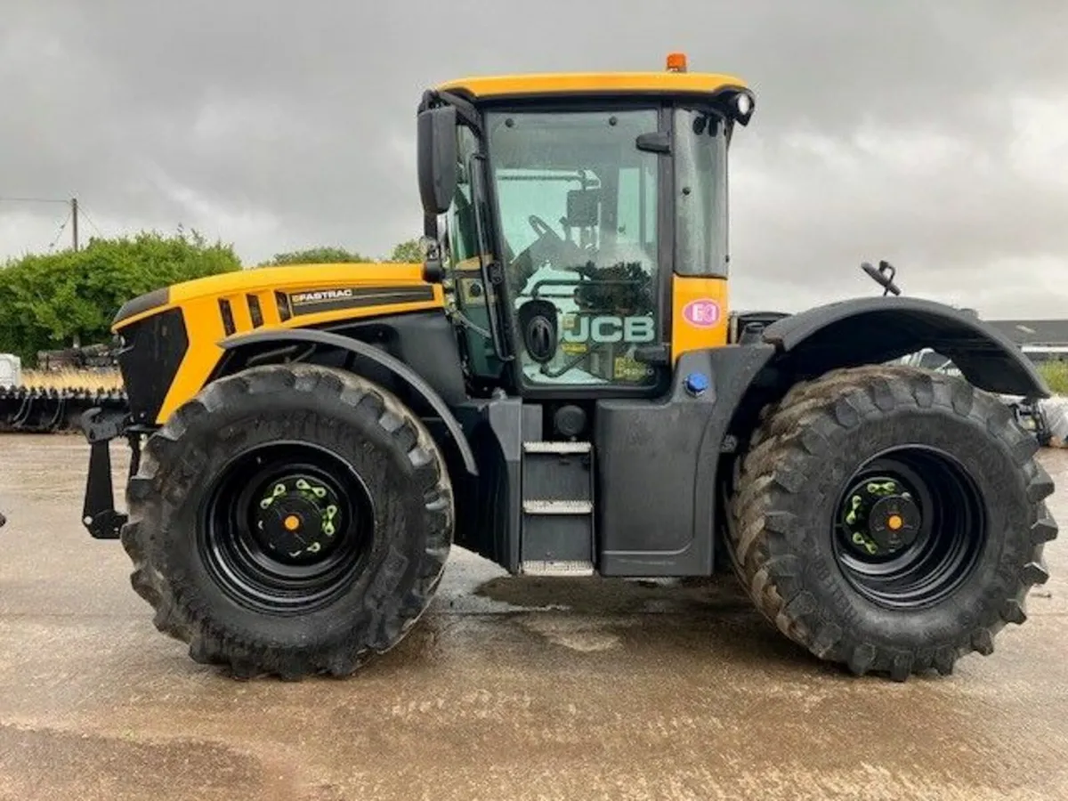 JCB Fastrac 4220 (ref 21008126) - Image 1