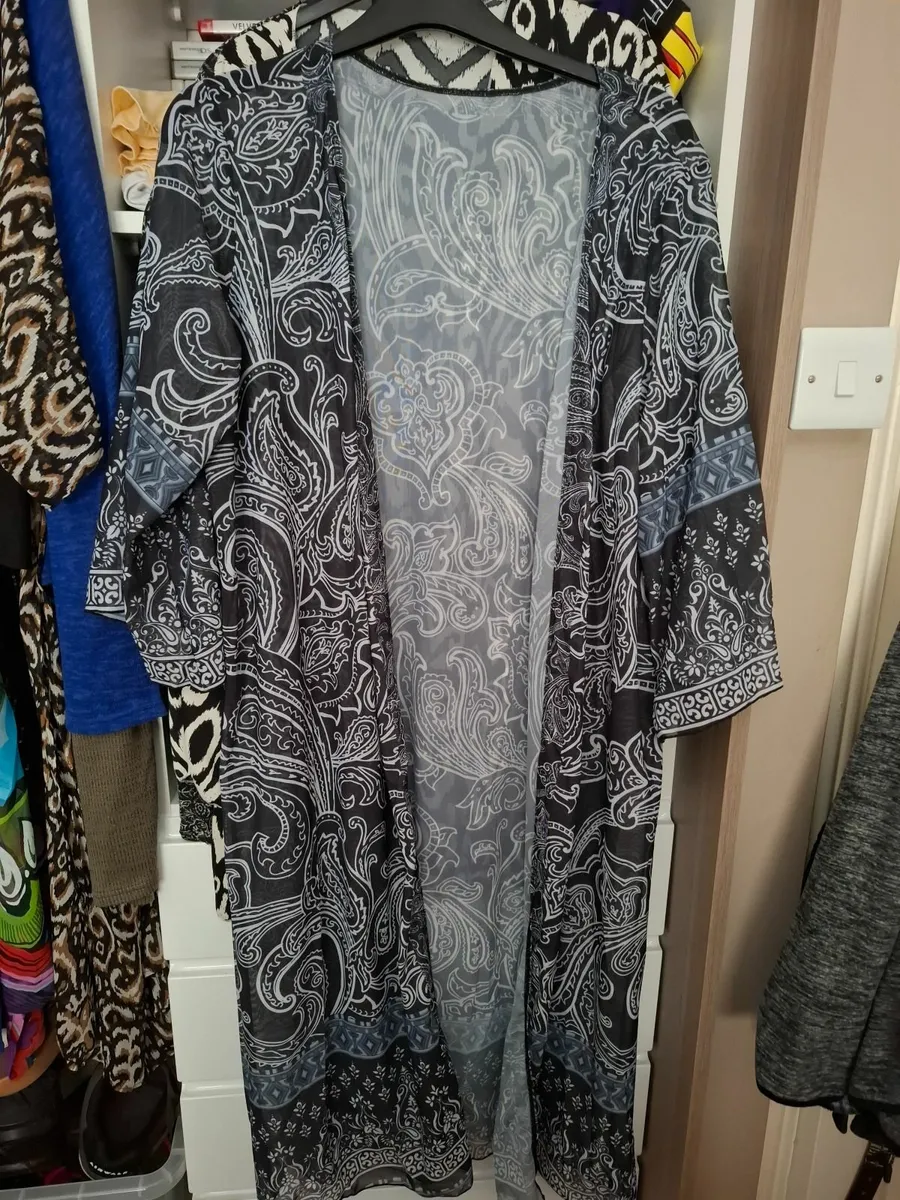 Ladies clothes - Image 4