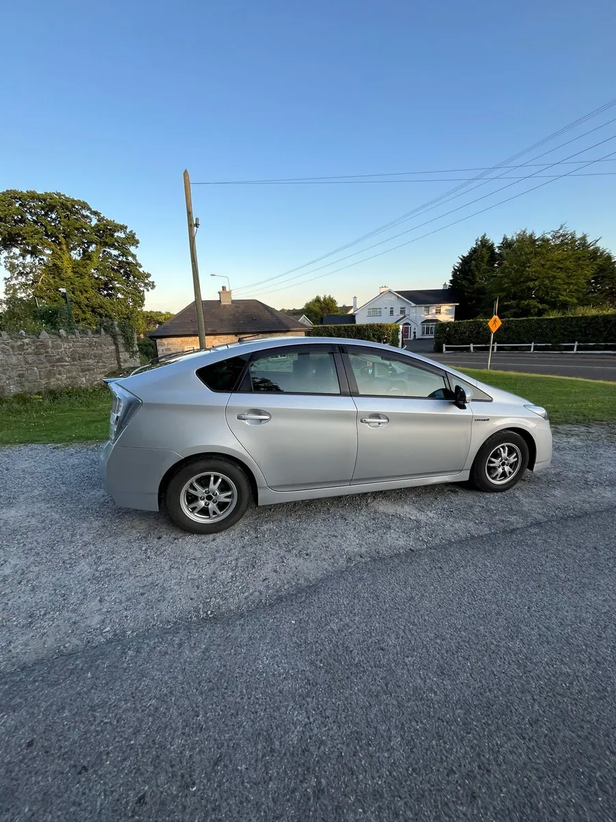 TOYOTA PRIUS 2011 - Image 3