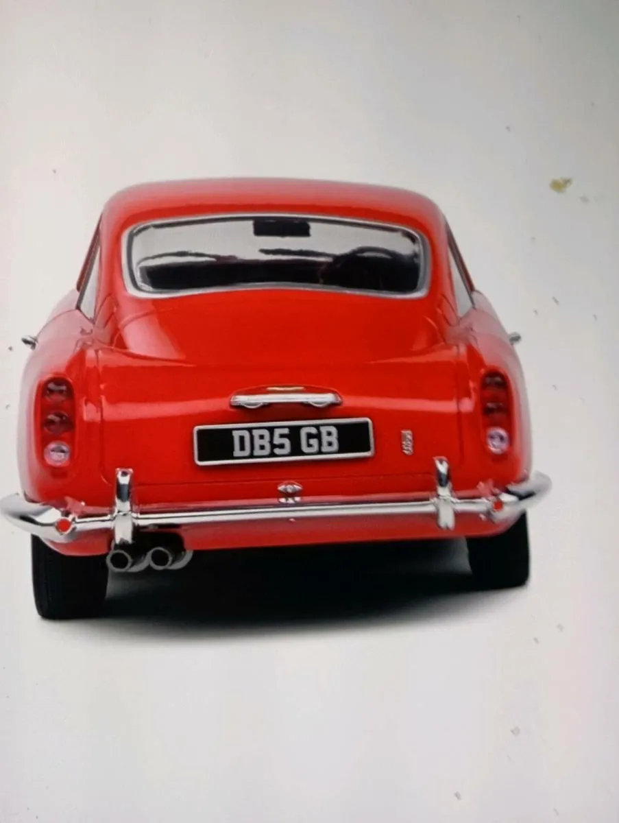 ASTON MARTIN DB5 1964 1-18 SCALE DIE-CAST MODLE - Image 4