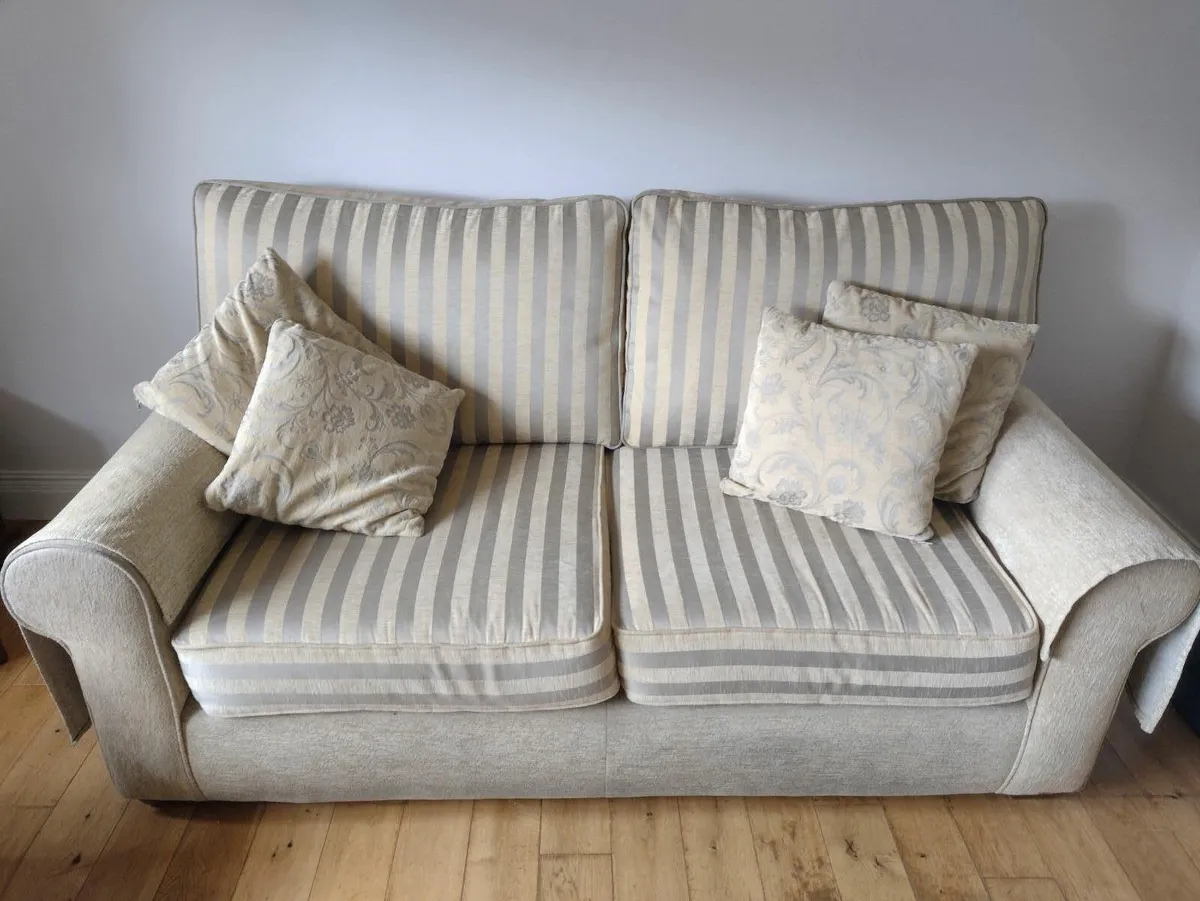 Couch and armchairs - Image 4