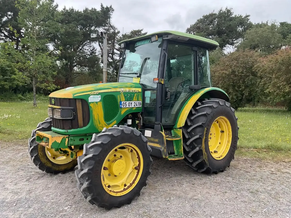 2005 John Deere 5620 4WD Tractor For Auction - Image 1