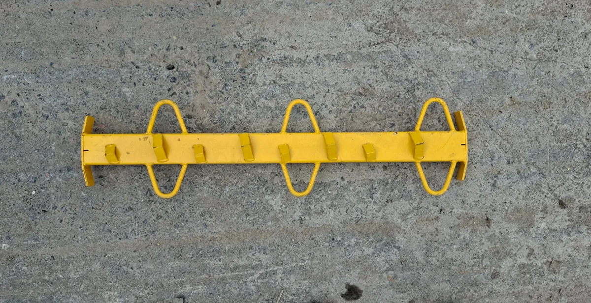Heavy-Duty Fencing Tension Bar – 7 Hooks Steel - Image 4