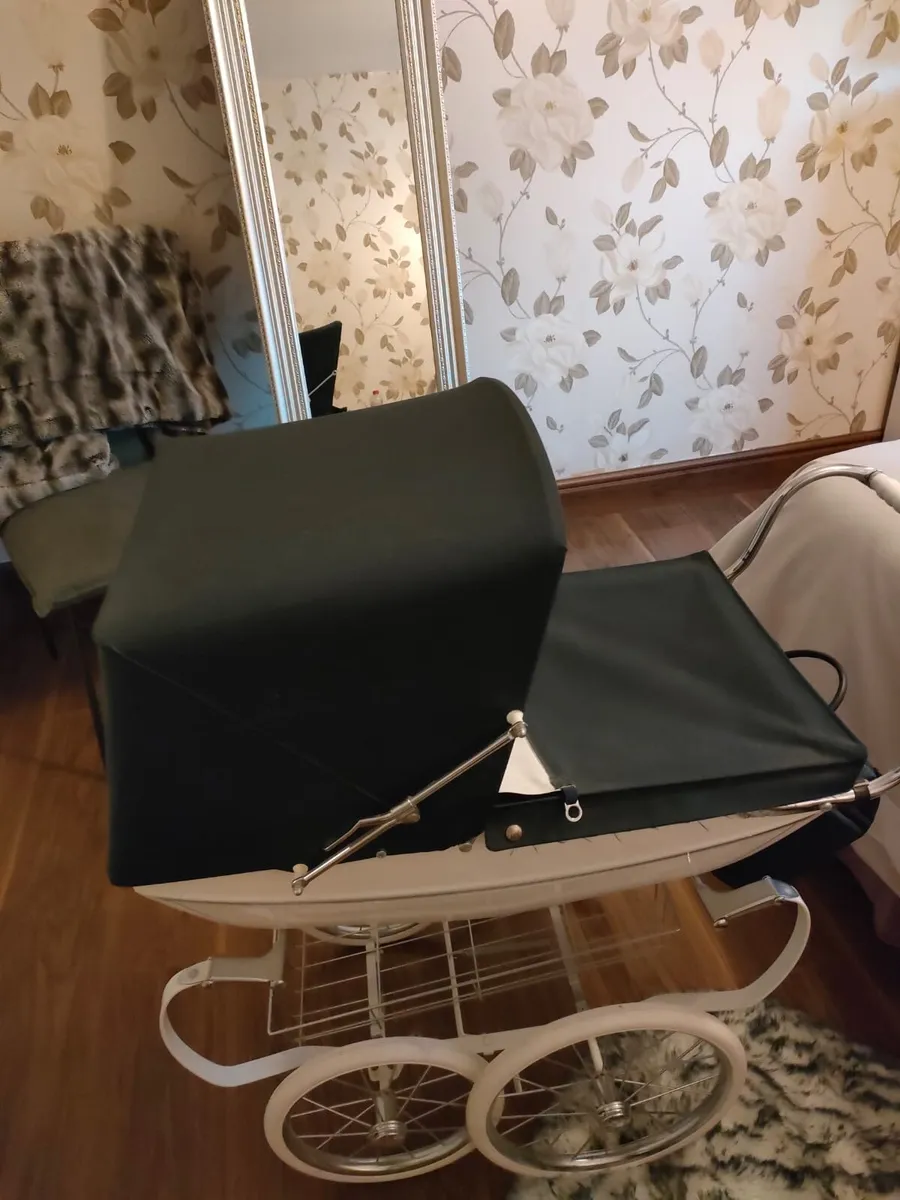 Silvercross pram - Image 1