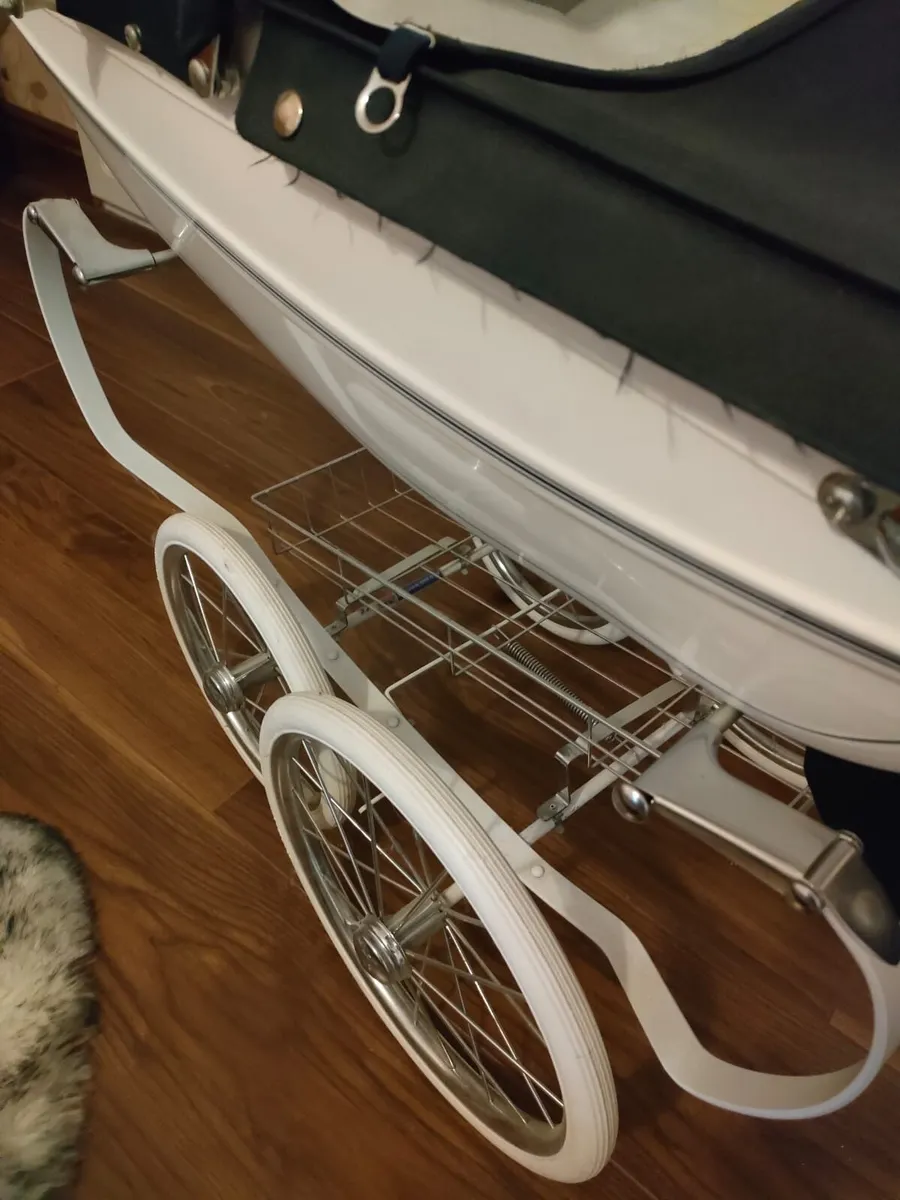Silvercross pram - Image 3