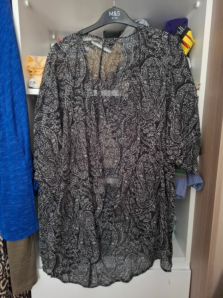 Ladies clothes - Image 1