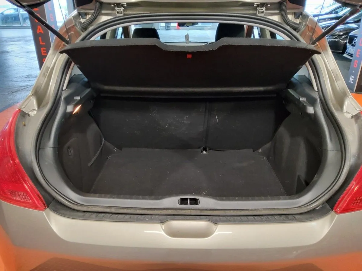 Peugeot 308 1.6 HDI 92bhp 5 dr Envy - Image 4