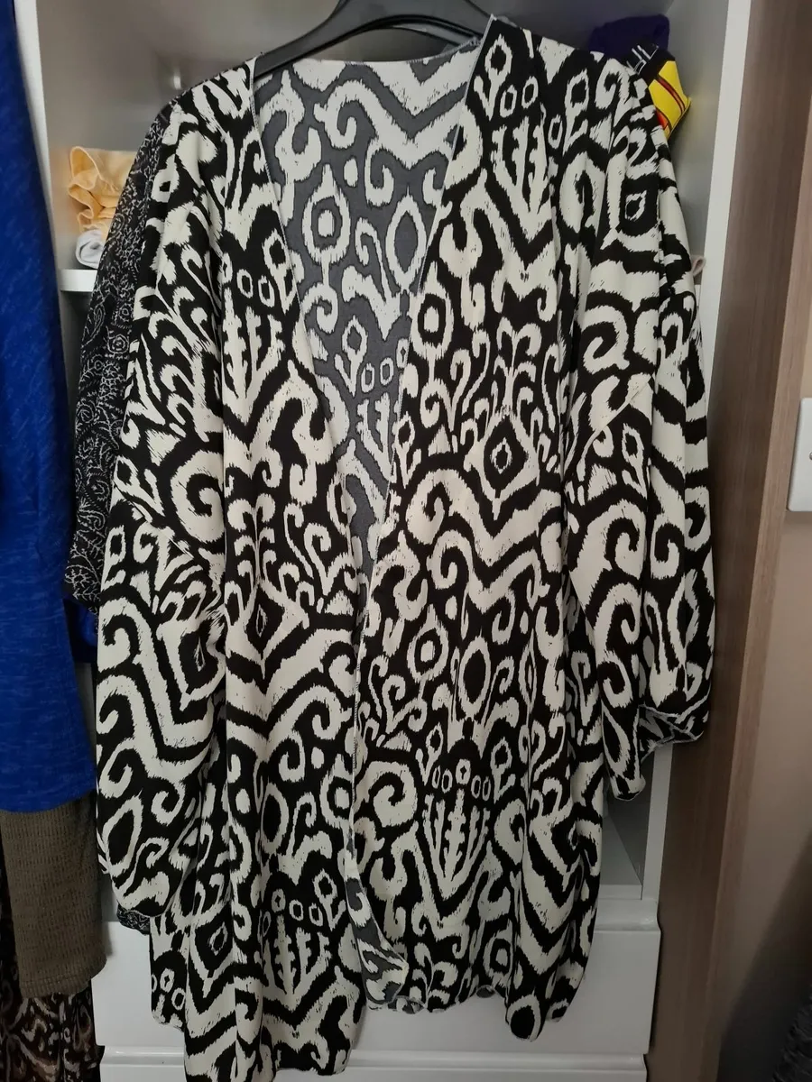 Ladies clothes - Image 2