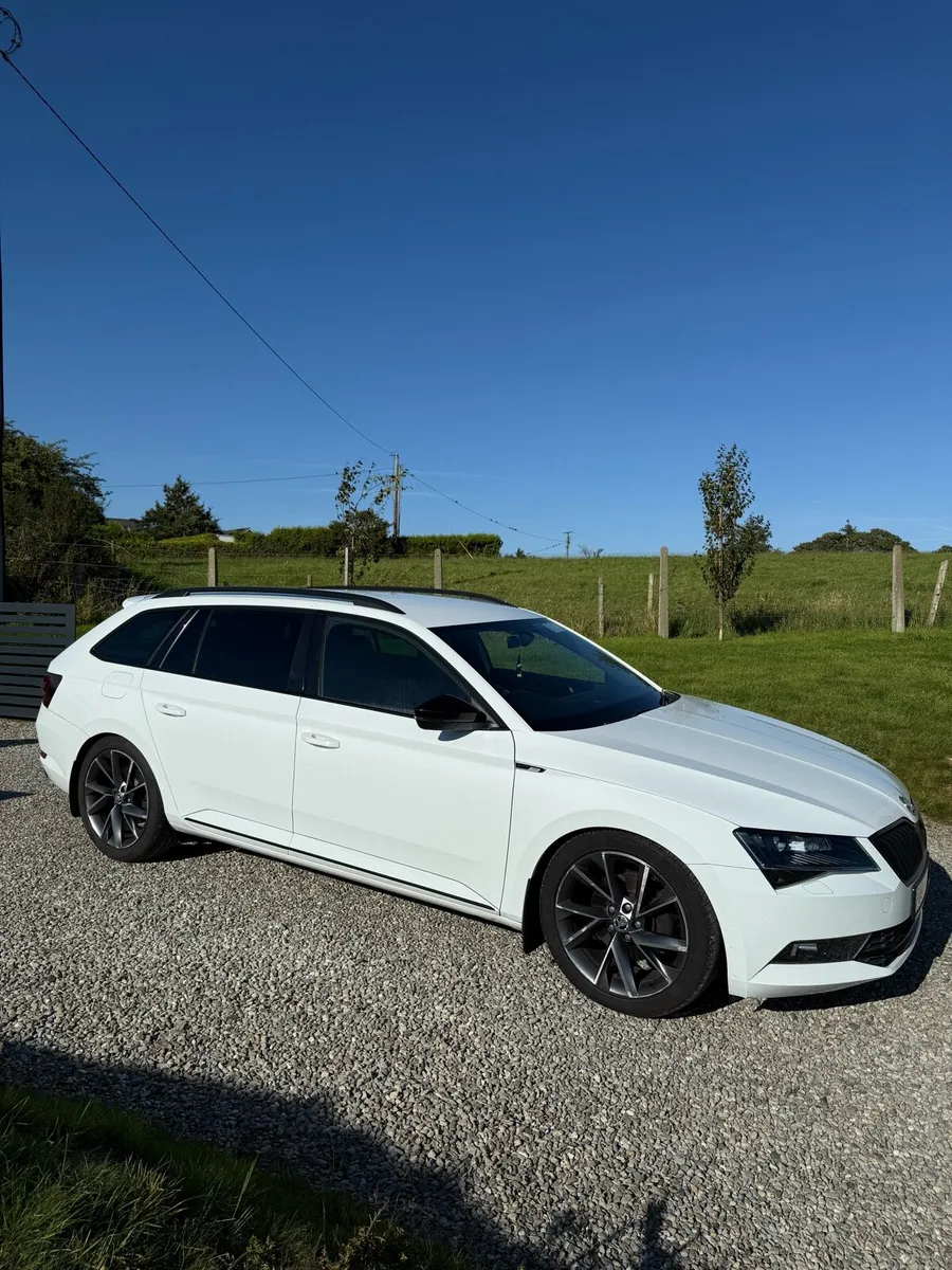 Skoda Superb SPORTLINE Estate - Image 1