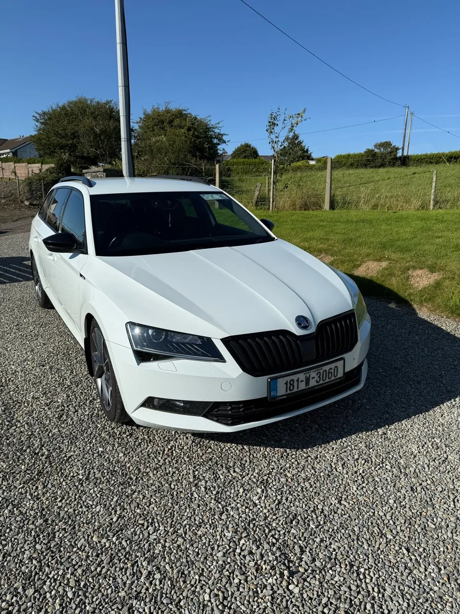 Skoda Superb SPORTLINE Estate - Image 2