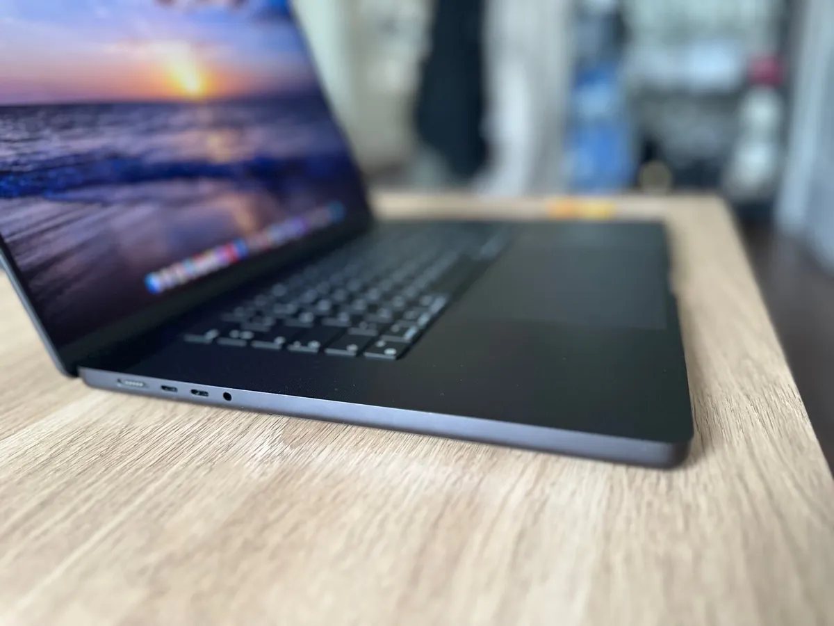 MacBook Pro 16.2" | M4 Pro | 20-Core GPU | 24GB - Image 2