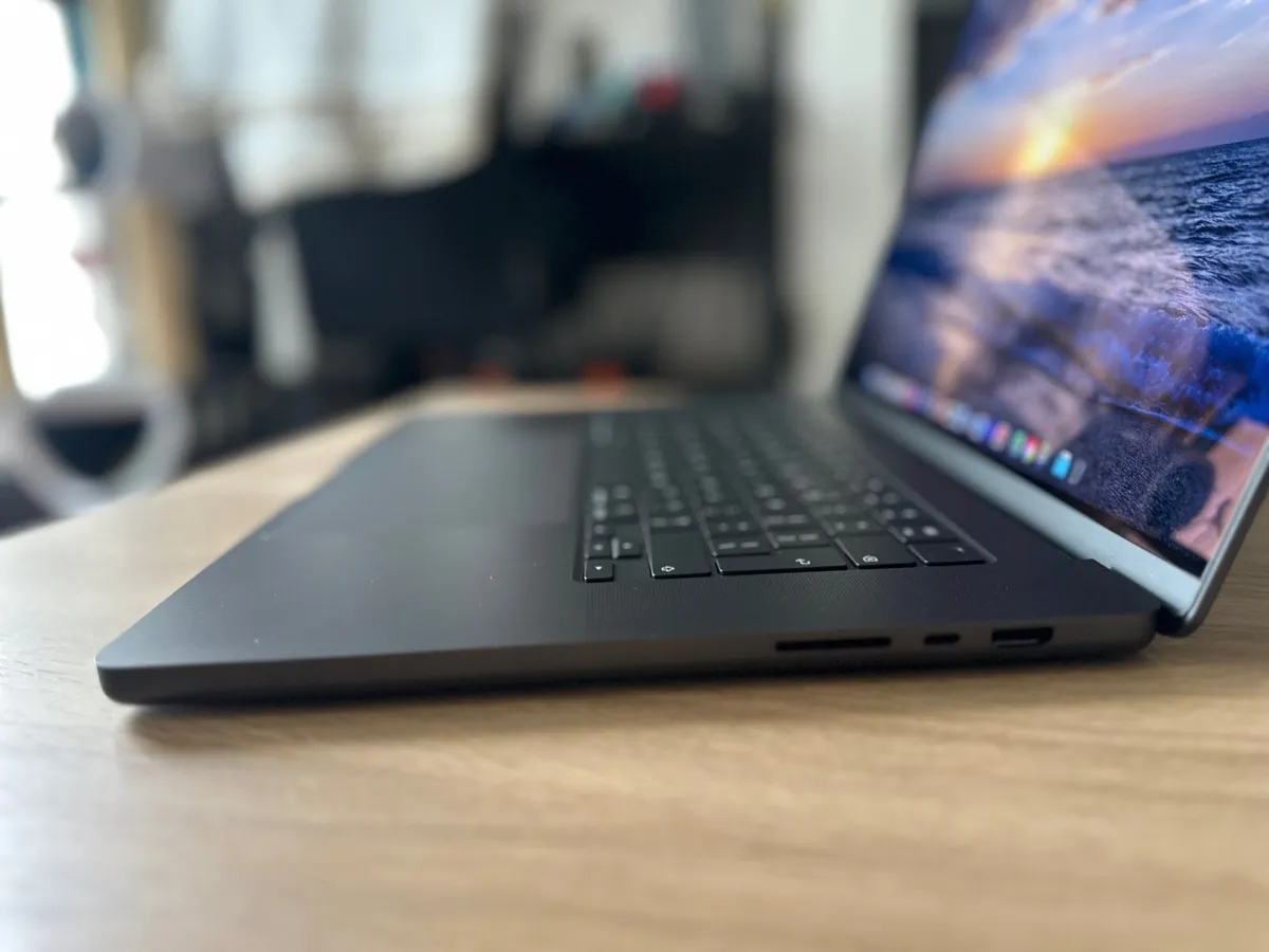 MacBook Pro 16.2" | M4 Pro | 20-Core GPU | 24GB - Image 4