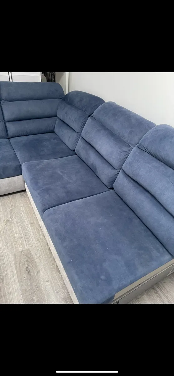 Sofa/Couch - Image 3