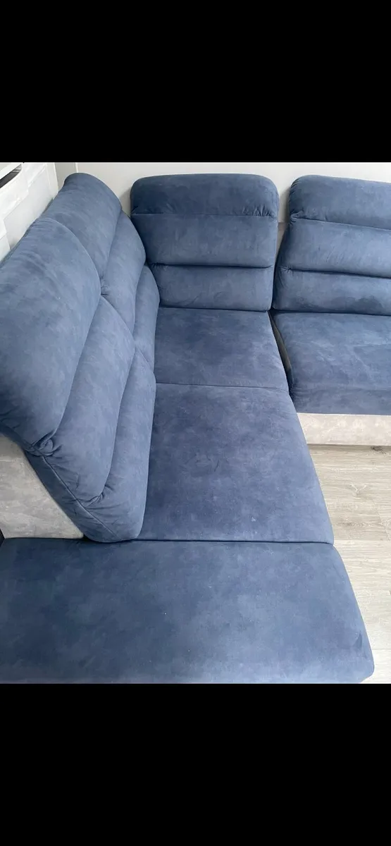 Sofa/Couch - Image 4