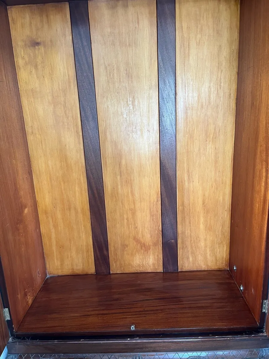 Antique wardrobe - Image 3