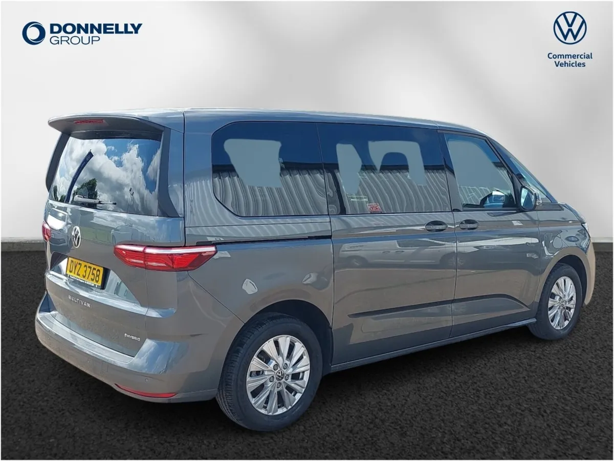Volkswagen Multivan Estate Life - Image 3