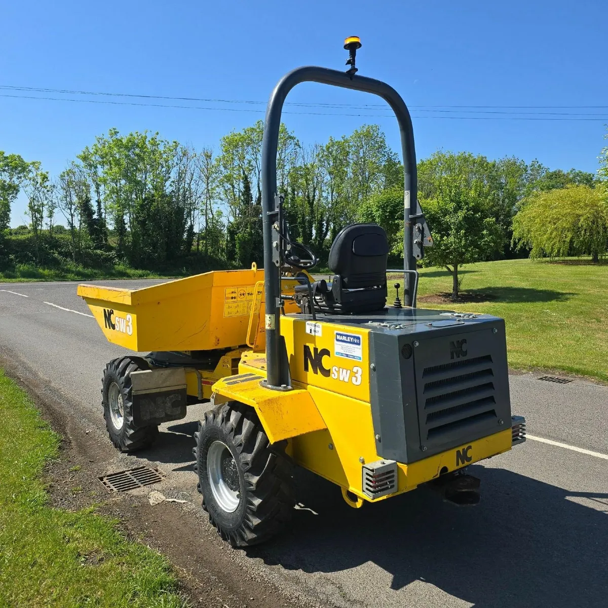 NC Dumper Swivel Skip Great Condition - Image 3