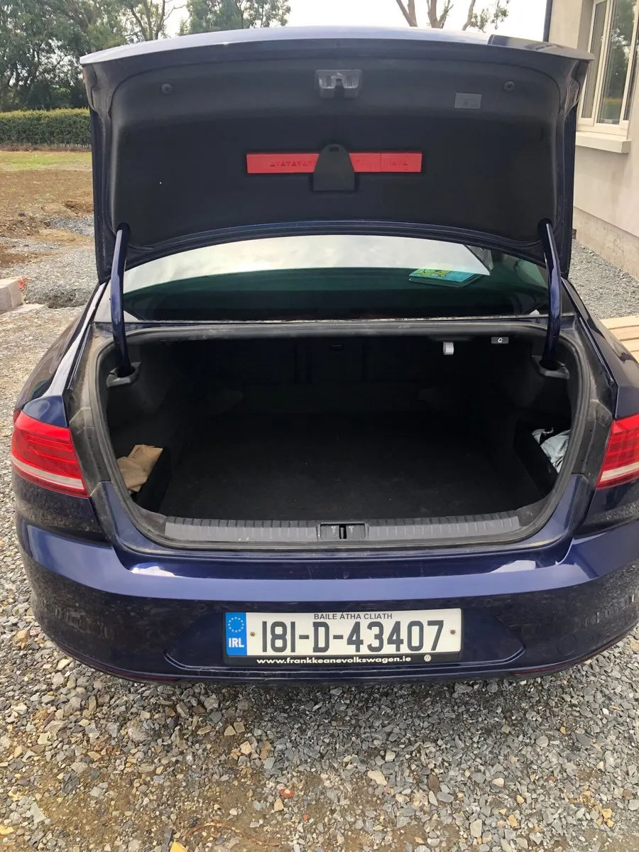 Volkswagen Passat 2018 - Image 4
