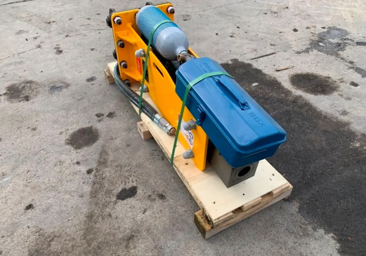 3 ton rock breaker No VAT - Image 2